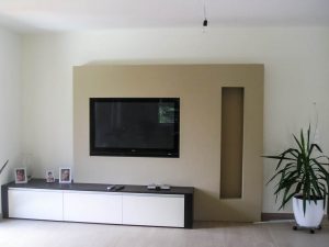 TV flächenbündig in der Wohnwand